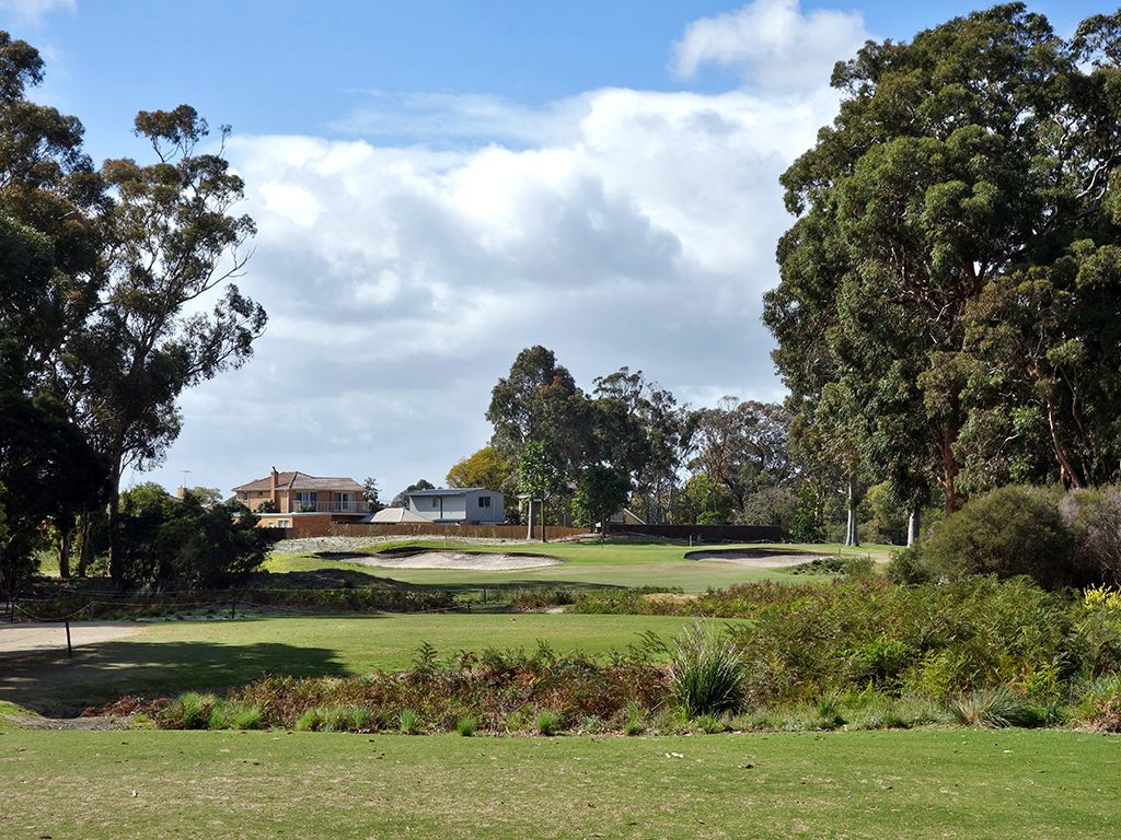 2nd Hole at Metropolitan Golf Club (175 Yard Par 3)